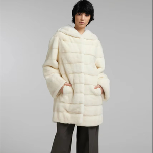Nuovo Cappotto in Vera Pelliccia di <span class=keywords><strong>Visone</strong></span> <span class=keywords><strong>Bianco</strong></span> Perla con Cappuccio, Design Classico con Tasche, Produzione Kopenhagen Fur - Product Image 1