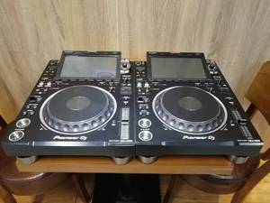 Une paire de platines Pioneer <span class=keywords><strong>CDJ3000</strong></span> d'occasion avec écrans tactiles de 9 pouces, prenant en charge les clés USB, les cartes SD et le mode vinyle. - Product Image 5