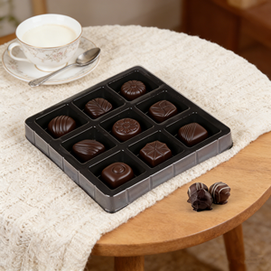 Plateau <span class=keywords><strong>en</strong></span> <span class=keywords><strong>plastique</strong></span> noir pour chocolat <span class=keywords><strong>en</strong></span> forme carrée <span class=keywords><strong>avec</strong></span> <span class=keywords><strong>couvercle</strong></span> - Product Image 3