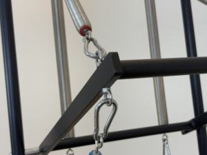 Commande minimum 1 - Fournisseur Fabricant - Machine de fitness haut de gamme - Cadillac Pilates professionnel en aluminium noir pour usage commercial - Product Image 5