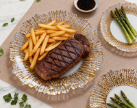Assiette de présentation décorative en verre à texture craquelée argentée et dorée, bord festonné, pour la mise en scène de tables de mariage et de banquets