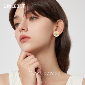 ต่างหูดีไซน์ดอกคามิลเลีย Dinle เงินแท้ S925 รูปทรงดอกไม้ เหมาะสำหรับใส่ทุกวัน - Product Image 3