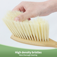 Balai à poussière à long manche en bambou avec tête de brosse en PET pour le nettoyage domestique des vêtements de cheminée de voiture de canapé de lit de comptoir