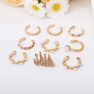 Ensemble de boucles d'oreilles à clip 9 pièces, dorées, avec perles et strass, motif couronne, bijoux de fête pour femmes, boucles d'oreilles pendantes tendance - Product Image 1