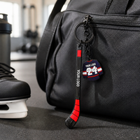 Ensemble porte-clés bâton de hockey et maillot de hockey en gros, porte-clés sportifs pour cadeaux promotionnels, logo personnalisé, souvenir, directement de l'usine