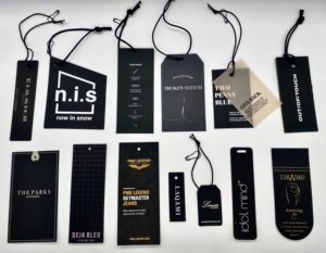 Magliette nere di lusso Hangtag in cartone altalena con etichetta stampata in rilievo UV Tag opaca carta spessa per abbigliamento scarpe 1000 Pack - Product Image 6