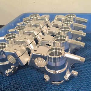 Service d'usinage CNC 5 axes personnalisé de haute précision, pièces de fraisage de précision pour roue/support/plaque de course automatique
