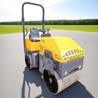 Rouleau de route hydraulique durable de 2.5 tonnes avec jet d'eau électronique Double éclairage LED Rouleau de route fonctionnant toute la journée