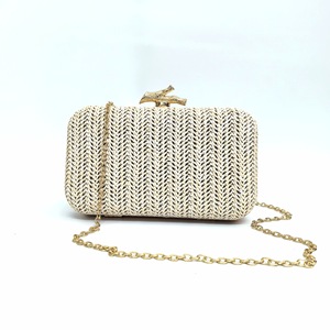 Pochette de soirée élégante et luxueuse en paille naturelle avec fermoir en forme de brindille pour femme, idéale pour les occasions formelles - Product Image 5