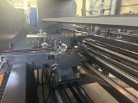 Nouvelle machine automatique à grande vitesse pour le pliage et le collage de boîtes en carton ondulé, dotée d'une machine innovante de pliage et de collage.