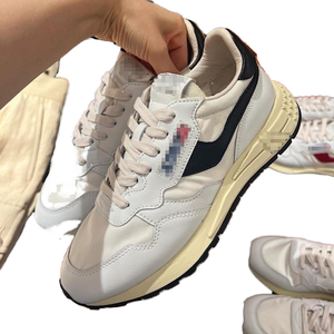 Chaussures de golf classiques pour hommes, légères, respirantes, confortables, à crampons, tendance mode printemps-été, baskets de sport décontractées - Product Image 1