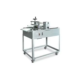 Cortadora de Pastel Horizontal Resistente BLAACK FOREST BAKERY con 3 Cuchillas de Metal de Alta Calidad, Función de Transferencia de 70 kg para Uso en Panadería - Product Image 2