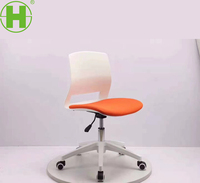 Chaises pivotantes en plastique à dossier bas de qualité industrielle 842B avec roulettes