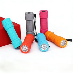 Linterna LED, disponible en varios colores, requiere 3 pilas AAA, ideal para camping, senderismo y emergencias. - Product Image 1