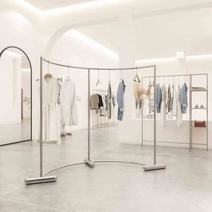 Support d'affichage de vêtements en métal chromé moderne de marque reconnue, fabriqué par OEM, pour les magasins de vêtements et les centres commerciaux - Product Image 4