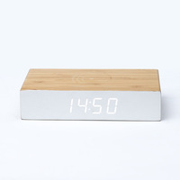 Houten Digitale Led Wekker Met Draadloze Telefoon Oplader Bamboe Tafel Klok Gift Logo Custom Desktop Klok