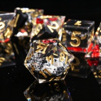LuxeRoll – Nouvel ensemble de dés en résine 3D réaliste en forme de crâne de corbeau, 7 pièces, polyédriques, pour jeux de table D&D, dés RPG gothiques sombres