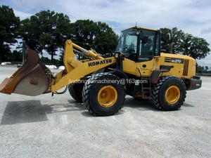 Chargeuse sur pneus Komatsu d'occasion en bon état, marque japonaise célèbre, Komatsu WA 270, chargeuse d'occasion - Product Image 5