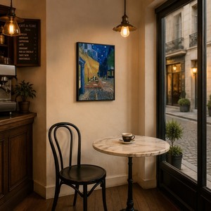 Tableau encadré en gros : Reproduction de la toile La terrasse du café de nuit de Van Gogh, cadre noir, style post-impressionniste, impasto, ciel étoilé - Product Image 1
