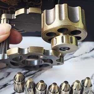 ชุดลูกเต๋า<span class=keywords><strong>ทรง</strong></span>กระสุนหลายเหลี่ยมทำจากโลหะดาวเคราะห์ขนาดเล็กพร้อมกล่องใส่ปืนที่หมุนได้ชุด<span class=keywords><strong>ลูกเต๋า</strong></span> DND สำหรับล้อซ้าย - Product Image 3