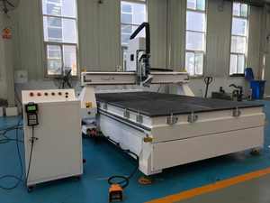 Machine de fraisage CNC à 3 axes à changement d'outil automatique de haute précision pour le travail du bois et la fabrication de meubles avec options de taille de travail personnalisables - Product Image 5