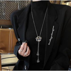 Rose Patterned Zinc Alloy Sweater Chain Long Necklace For Women Fashion Pendant - Product Image 5