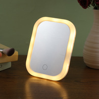 Nouveau miroir de maquillage de bureau personnalisé avec LED, pliable, portable, design triangulaire, support carré, lumières de table