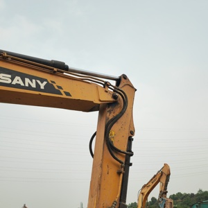 Excavatrice Sany SY135 d'occasion, 13,5 tonnes, haute puissance de fouillisage, bien entretenue, en stock, livraison rapide, prix bas. - Product Image 5