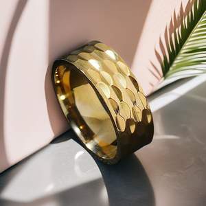 Fine Sculpture Rétro Vintage En Acier Inoxydable Hommes Bagues 8MM Épais De Luxe <span class=keywords><strong>Or</strong></span> Irrégulier <span class=keywords><strong>Poinçon</strong></span> Motif Décompression Anneau - Product Image 3