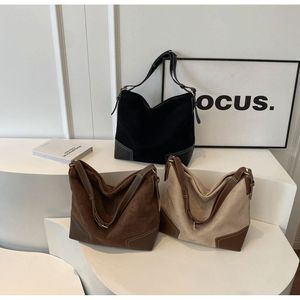 Sac fourre-tout hobo marron en faux daim pour femme avec sangle réglable, idéal pour le bureau, les voyages et le quotidien - Product Image 4