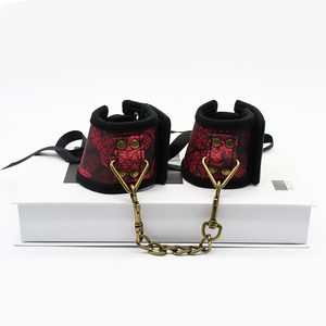 Bdsm Producten Flirten <span class=keywords><strong>Bondage</strong></span> Kleding Chinese Stijl Sexy Mannelijke Vrouwelijke Fetisj Stropdas Beperkingen Rood Satijn Lint Handboeien - Product Image 4
