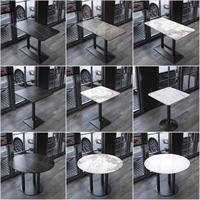 Meubles de restaurant, table à manger en pierre frittée avec base en métal doré, usage commercial pour cafés, bistros, hôtels et salons de thé