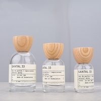 Flacon de parfum en verre vide de style luxueux avec bouchon en grain de bois, fond épais et vaporisateur à fine brume, avec étiquette personnalisée