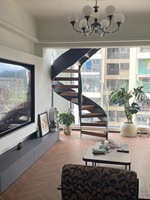 Escalier en colimaçon minimaliste Prima Cream avec réduction du bruit et amortissement, idéal pour les maisons résidentielles modernes en duplex
