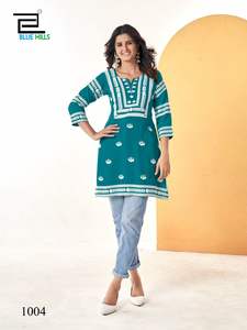 Kurti et jean en rayonne de 14 kg au design attrayant pour le bureau et les tenues décontractées, kurtis pour femmes disponibles chez le fournisseur en gros - Product Image 5