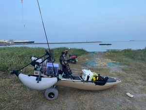 Kayak/canoë à pédales Viking, nouveau design, 9,5 pieds, en HDPE modulaire, pour 1 personne, avec ailerons de propulsion, détachable et pliable, avec moteur. - Product Image 5