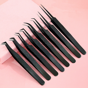 Pince à épiler pour extensions de cils de haute qualité, à pointe droite à 90 degrés, pour volume, avec nano-adhérence, en acier inoxydable noir plasma - Product Image 1