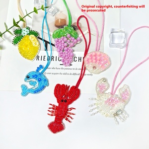 Venta al por mayor hecho a mano con cuentas de vida marina y parches de frutas 3D PVC y fieltro para ropa abrigo guantes broches y accesorios - Product Image 2