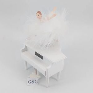 Cadeaux de vacances créatifs danse piano blanc ballet fille plume résine boîte à musique rotative - Product Image 3