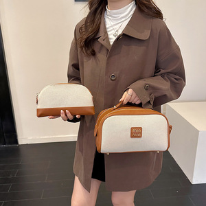 Bolsa de Maquillaje Multifuncional y Moderna, Bolsa de Aseo de PU Grueso Tipo Almohada, Portátil para Viajes, de Alta Estética, con Cierre y Diseño Geométrico - Product Image 5