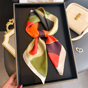 Écharpe en satin à imprimé cheval pour femme, style équestre, carrée, motif cheval abstrait, toucher <span class=keywords><strong>soie</strong></span>, 27 pouces, OEM/ODM - Product Image 5