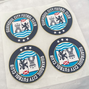 แพทช์ PVC นุ่มแบบกำหนดเอง 3 มิติ คุณภาพสูง พร้อมแผ่นรองรีดติดเสื้อผ้า อุณหภูมิ 150 องศา สำหรับเสื้อผ้า จากโรงงานจีน รุ่นตราสัญลักษณ์ - Product Image 2