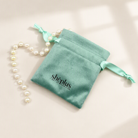 Pochette à bijoux en daim vert menthe personnalisée avec cordon de serrage et ruban en satin à volants pour emballage cadeau, logo OEM imprimé