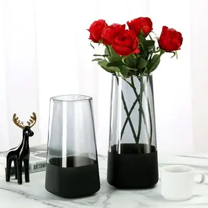 Квадратная конусная стильная ваза из матового черного стекла florons