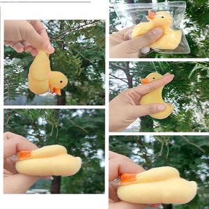 Juguete Antiestrés de Silicona con Forma de Pollo, Divertido y Adorable, Mini Juguete Sensorial de Goma, Regalo Unisex para Niños - Product Image 3