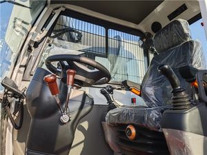 Mezcladora Autocargable Bidireccional de 3.5 Metros Cúbicos con Accionamiento Delantero Izquierdo FM535SLA en Venta - Product Image 6