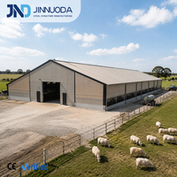 Bâtiment de ferme en acier préfabriqué au design moderne pour l'élevage de moutons et de chèvres, solution durable de logement pour le bétail destinée aux ranchs agricoles