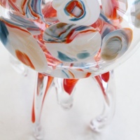 Collection de méduses en verre soufflé à la main avec base sur pied, motif confettis mouchetés, décoration artistique côtière pour la maison