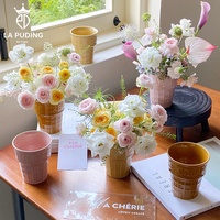 Brillant écologique 2025 dernier Design moderne crème glacée gaufre tasse en céramique Macaron Vase ludique Pastel décor cône bureau fête