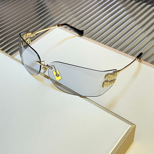 <span class=keywords><strong>Gafas</strong></span> <span class=keywords><strong>de</strong></span> <span class=keywords><strong>Sol</strong></span> MIU Style con Montura Grande Sin Aro, Degradado, <span class=keywords><strong>de</strong></span> Alta Gama, Cómodas, Ligeras, Duraderas, con Protección Ocular, a la Moda - Product Image 1